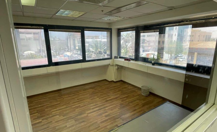 משרד להשכרה 300 מר באזור תעשייה פולג