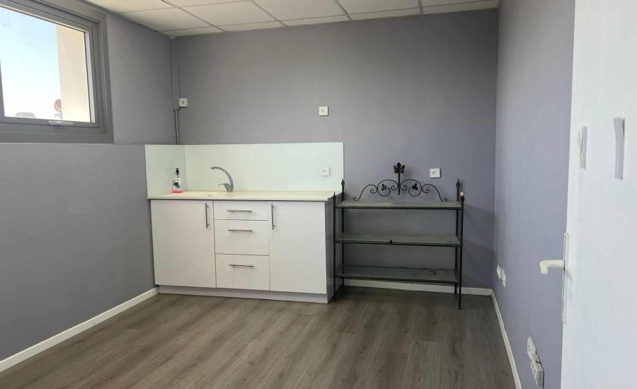 משרד להשכרה בנתניה 84 מר באזור תעשייה פולג