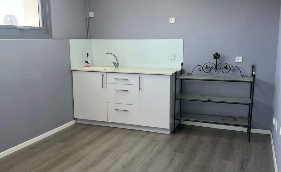 משרד להשכרה בנתניה 84 מר באזור תעשייה פולג