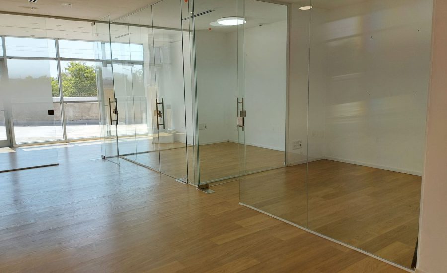 משרדים להשכרה בנתניה בניין טיטניום קומה 1 ברחוב הגביש 4