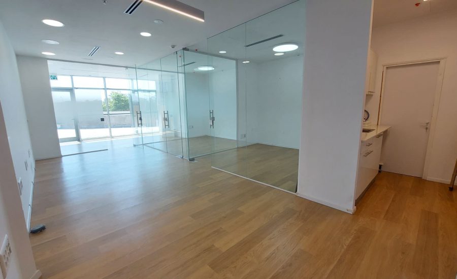 משרדים להשכרה בנתניה בניין טיטניום קומה 1 ברחוב הגביש 4