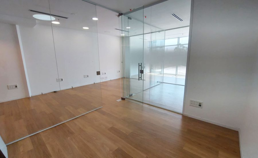 משרדים להשכרה בנתניה בניין טיטניום קומה 1 ברחוב הגביש 4